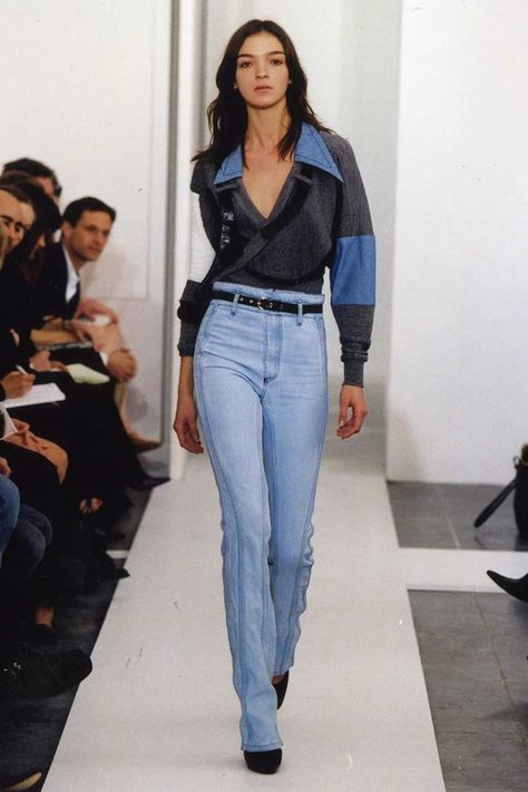 Balenciaga by Nicolas Ghesquière AW02 1990 Style, Mariacarla Boscono, Looks Jeans, 90s Runway Fashion, Runway Fashion Couture, Vintage Runway, Runway Outfits, Photographie Portrait Inspiration, Moda Vintage