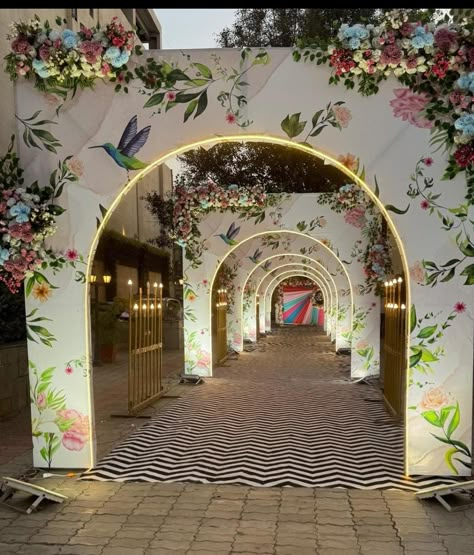 Entrance Arch Wedding Receptions, Entry Party Decor Entrance, Wedding Entry Passage Decor, Passage Decor, Mandapam Decoration, Arch Photo Backdrop, Couple Seating, Walkway Decor, Event Entrance Arch Design