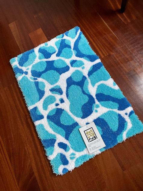 Colorful Tufted Rugs, Cool Tufted Rug Designs, Hand Made Rugs, Fun Rugs Bedroom, Rug Tufting Patterns, Cool Rug Ideas, Tufting Rugs Ideas Cute, Rug Tufting Designs, Cute Tufted Rug