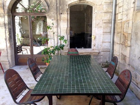 Tile Patio Table, Tiled Furniture, Table Zellige, Apartment Backyard, Mallorca House, Mosaic Patio Table, Tiled Table, Tile Tables, Mosaic Furniture