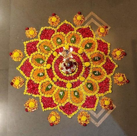 Flower Rangoli With Diya, Onam Decoration Ideas For School, Pookolam Design Onam, Floral Rangoli Designs Diwali, Onam Flower Decoration, Diwali Rangoli With Flowers, Onam Rangoli, Diwali Flower Rangoli, Rangoli Design Flower