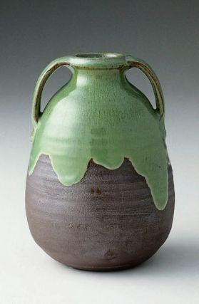 Glazed stoneware vase, Newcomb Pottery, 1899. Collection of Museum of Fine Arts, Boston. Newcomb Pottery, Colorful Pottery, Museum Of Fine Arts Boston, Ceramics Pottery Art, Stoneware Vase, Thrown Pottery, Pottery Inspiration, Pottery Clay, Decorative Pottery