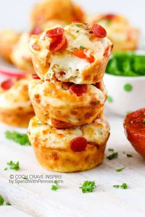 Easy Cheesy Pepperoni Pizza Puffs by SpendWithPennies.com! The perfect snack or lunch box addition! Add your favorite toppings to make these your own! Pepperoni Pizza Puffs, Pizza Puffs, Non Sandwich Lunches, Spend With Pennies, Puff Recipe, Mini Pizzas, Party Appetizers Easy, Easy Cheesy, Quiche Recipes