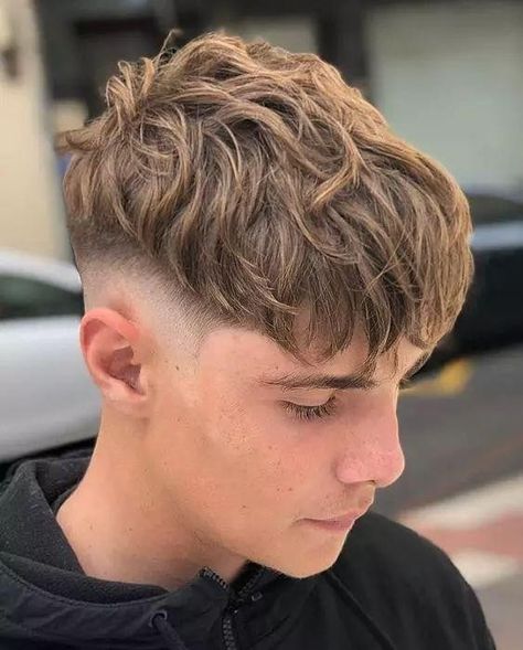 Cowlick Hairstyles, Toddler Boy Haircut, Haircuts For Men 2022, Best Short Haircuts For Men, Low Taper Fade Haircut, Stylish Mens Haircuts, French Crop, Short Haircuts For Men, Low Fade Haircut