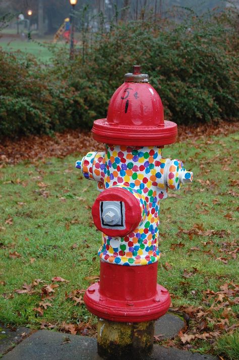 Temporary Waffle: Painted Fire Hydrants Fire Hydrant Craft, Fire Hydrants, Fire Equipment, Painting Competition, Amazing Street Art, Murals Street Art, Fire Art, Gumball Machine, Adirondack Chairs