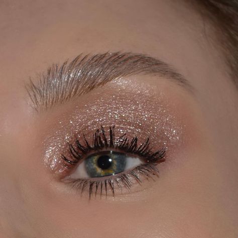 Glittery Veil, Aging Hair Color, Medium Hair Color, Glitter Shadow, Aging Hair, Glitter Pigment, Best Eyeshadow, Loose Pigments, Off The Hook