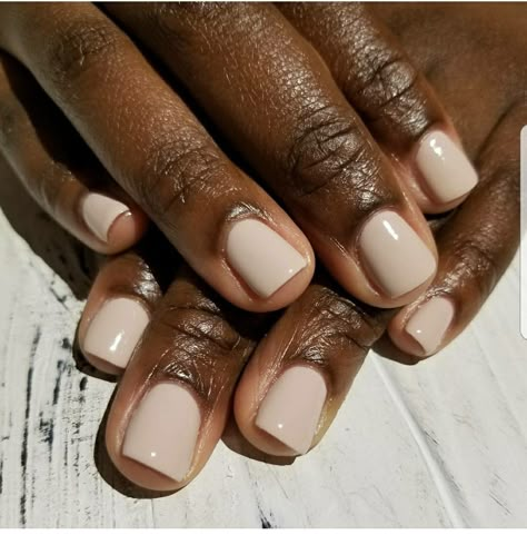 Square Nails Natural Color, Soft Fall Nail Colors, Gel Polish On Short Nails, Brown Squoval Nails, Cream Short Nails, Natural Shellac Nails, Soft Autumn Nail Colors, Russian Manicure Short Nails, Spring Nails Black Women