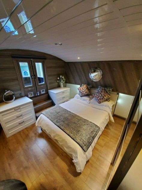 Canal Boat Interior, Barges For Sale, Barge Boat, Narrowboat Interiors, Boat Interior Design, Boat House Interior, Floating Hotel, Hotel House, Mobile Living