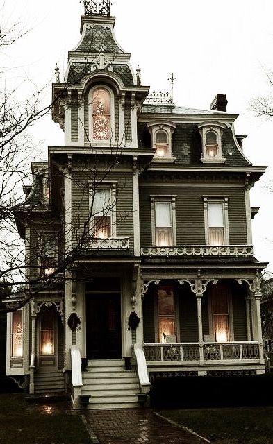 Croquis Architecture, Old Victorian House, Old Victorian Homes, Victorian Style Homes, Urban Wall, Casas Coloniales, Victorian Architecture, Victorian Houses, Cute House