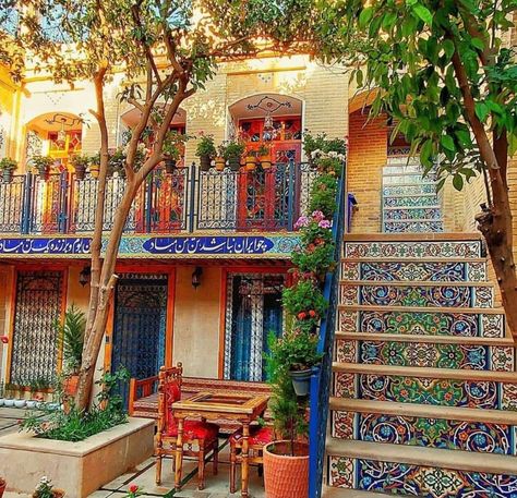 House in Shiraz Iran Stairs Old House, Persian Vibe, Cool Backrounds, Persian Restaurant, Beautiful Iran, Shiraz Iran, 1001 Nights, Indian Bedroom Decor, Persian Architecture