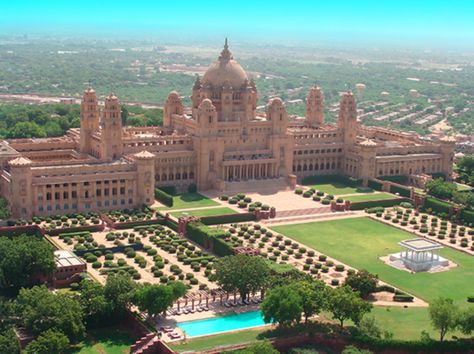 Built in 1928 for a Maharaja, Umaid Bhawan Palace in Jodhpur, Rajasthan now operates as a hotel. | An Indian Palace Has Been Declared The World’s Best Hotel; Here's What It Looks Like تاج محل, Umaid Bhawan Palace, Heritage Hotel, Living Modern, Indian Architecture, Palace Hotel, Luxury Homes Dream Houses, Royal Palace, Udaipur