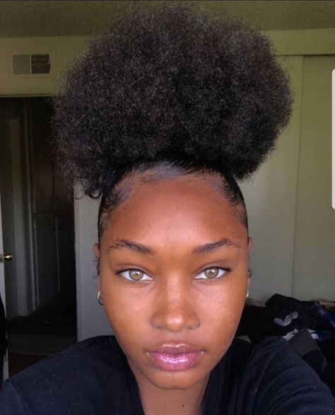 Pin' @meganheartov 🤪 4c Hair Puff, Cute Natural Hairstyles, Hair Puff, Pelo Afro, Natural Hair Styles Easy, Natural Hair Inspiration, Trending Haircuts, Natural Hair Journey, Baddie Hairstyles