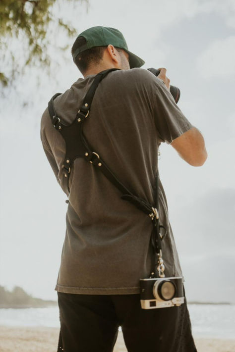 Customize Your Comfort with Coiro's Dual Camera Harness! 📸🔧 #CameraAccessories #PhotographyGear Camera Harness, Strap Harness, Photography Essentials, Camera Backpack, Camera Straps, Photography Accessories, Photography Gear, Capture Memories, Camera Strap