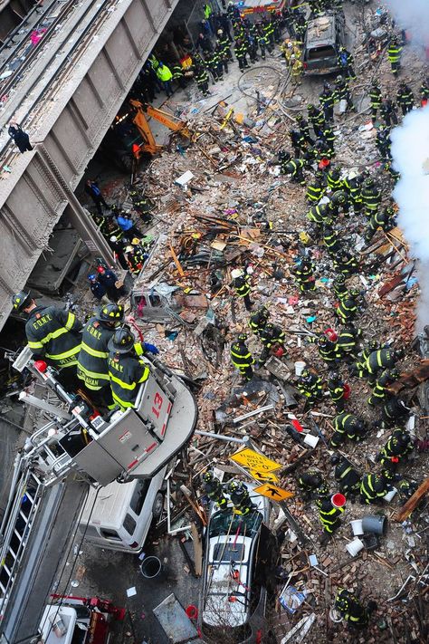 World Trade Center Collapse, Firefighters Wife, World Trade Center Nyc, Fire Man, Fire Hall, Firefighter Paramedic, Firefighter Pictures, Marine Mom, Firefighter Wife