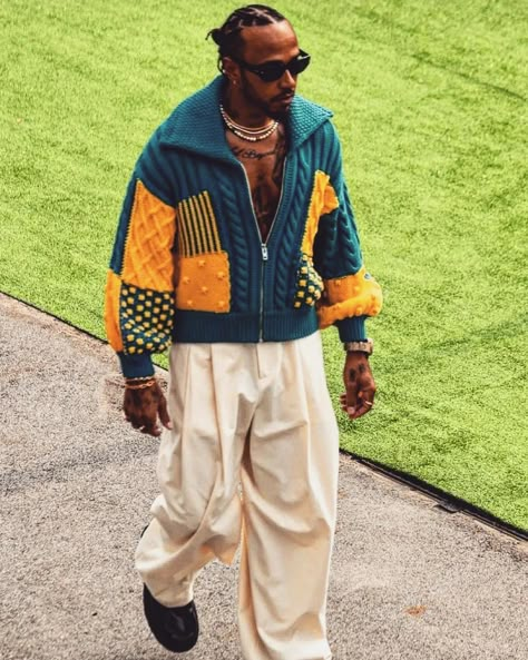 Hamilton Outfits, Sir Lewis Hamilton, Street Fashion Men Streetwear, Mens Outfit Inspiration, Mens Fashion Streetwear, Cool Outfits For Men, Streetwear Men Outfits, Black Men Fashion, Menswear Collection