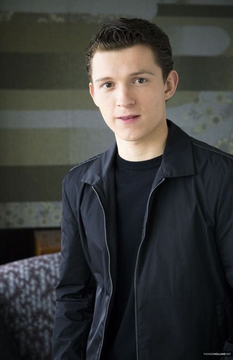 Spiderman Girl, Peter Parker Spiderman, Baby Toms, Billy Elliot, Tom Holland Imagines, Nathan Drake, Famous Actors, Tom Holland Peter Parker, Tom Holland Spiderman