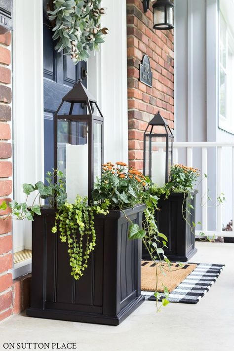 An easy fall planter idea using lanterns, copper mums, ivy, and Creeping Jenny. This planter idea is super simple and quick to assemble! #fall #autumn #fallporch #fallporchdecor #porchdecor #frontporchideas #lanternplanter #falldecor #falldecorideas Front Door Planters, Brick Planter, Door Planter, Porch Planters, Black Planters, Creeping Jenny, Farmhouse Front Porches, Fall Planters, Farmhouse Front