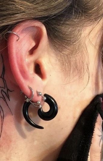 Piercing Facial, Dark Y2k, Stretched Ear, Ear Stretching, Cool Piercings, Goth Look, Jewelry Board, Digital Closet, Piercing Ideas