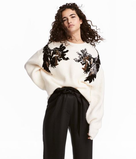 H&M Sequined Sweater Quoi Porter, Calf Length Skirts, Sequin Sweater, Runway Trends, Cute Sweaters, Cozy Knits, Winter Fashion, A Woman, Girl Fashion