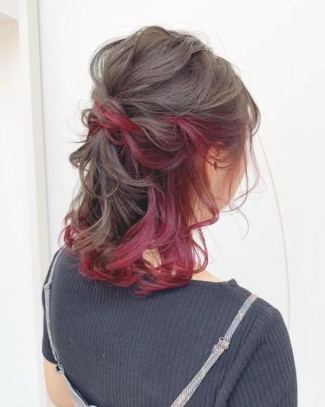 Red Hair Dye Underneath Curly, Red Hair Underneath Brown Curly, Under Color Hair Curly, Brown Hair With Red Underlayer, Hair Extensions Colorful, Underside Hair Dye Red, Maroon Underneath Hair, Under Died Hairstyles Short Hair, Underhair Dye Red