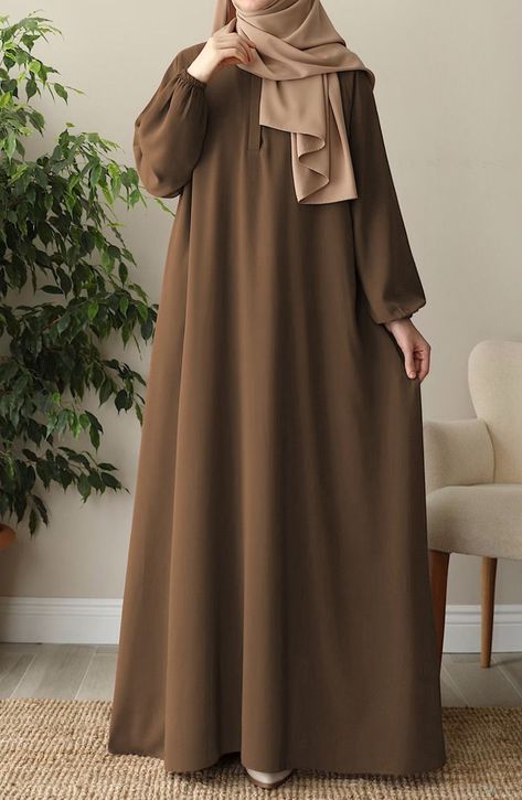 Latest Abaya Styles/Fashion abayas Borkha Design, Hijabi Casual, Brown Abaya, Crossiant Recipes, Simple Abaya Designs, Islamic Lifestyle, Simple Abaya, Islamic Modest Fashion, Maggi Recipes