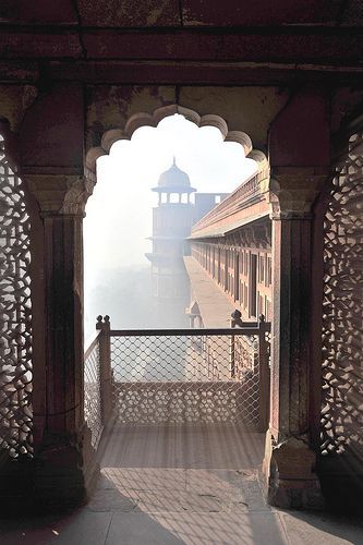 Agra, India.  Magic early morning light and fog at the Red Fort... Tac Mahal, تاج محل, Red Fort, Goa India, India Tour, Indian Architecture, Open Door, Jolie Photo, Bhutan