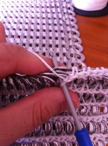 Pop tab (pull tab) crochet – my method… An epic post | generationcrochet Pop Top Crafts, Pop Tab Purse, Soda Tab Crafts, Pop Can Tabs, Tab Crafts, Can Tab Crafts, Soda Can Tabs, Pop Tab Crafts, Soda Can Crafts