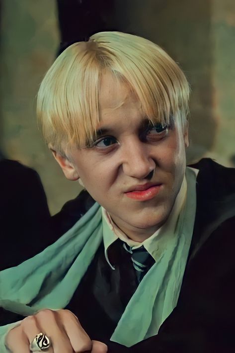 Draco Eating Apple, Draco 3rd Year, Draco Malfoy Apple, Blonde Ferret, Harry Potter Icons, Harry Potter Puns, Tom Felton Draco Malfoy, The Prisoner, The Prisoner Of Azkaban