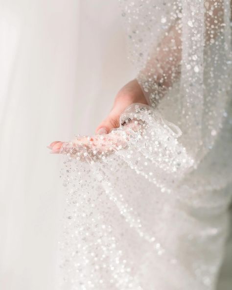 ✨ Add a touch of sparkle and sophistication to your bridal look with our French Sequin, Pearl, and Beaded Single Tier Wedding Veil. This floor-length veil, adorned with delicate beads, pearls, and sequins, offers the perfect blend of elegance and glamour. With its luxurious off-white hue and U-cut design, it’s the perfect complement to any wedding gown. Walk down the aisle in style with this stunning statement piece! 👰💕 Discover more and shop now at tessakim.com! 💍 #WeddingVeil #BridalAcces... Beaded Bridal Veil, Sparkle Veil, Embellished Veil, Floor Length Veil, Beaded Veils, Drop Veil, Luxury Brides, Walk Down The Aisle, Hair Textures