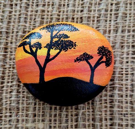 Painted Rock, Sunrise, Sunset, Serengeti, Safari, Out of Africa, Circle of Life, Lion King, #SSBMandi Sunset Stone Painting, Stone Painting Sunset, Sunrise Rock Painting, Lion Rock Painting, Circle Rock Painting Ideas, Rock Painting Ideas Sunset, Circle Of Life Lion King, Sunset Rock Painting, Serengeti Safari