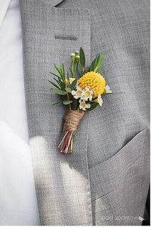 Craspedia Boutonniere, Boutonnieres Wedding, Yellow Wedding Flowers, Billy Balls, Boda Mexicana, Corsage Prom, Boutonniere Wedding, Yellow Wedding, Sunflower Wedding