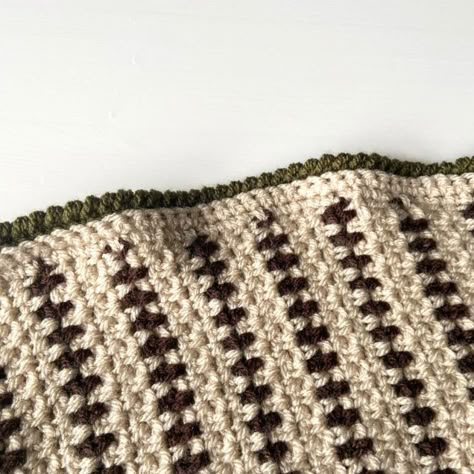 Easy Moss Stitch Crochet Blanket - A Relaxing Crochet Project to Snuggle Up With Crochet Border For Moss Stitch Blanket, Crochet Blanket Moss Stitch, Moss Stitch Crochet Scarf, Crochet Moss Stitch Blanket, Moss Stitch Crochet Blanket, Moss Stitch Blanket, Moss Stitch Crochet, Crochet Moss Stitch, Stitch Blanket