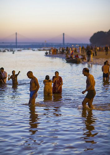 Pilgrims In The Ganges River Bath, Weather In India, Vietnam Backpacking, Kumbh Mela, Backpacking India, Backpacking South America, Thailand Backpacking, Backpacking Asia, Mughal Empire