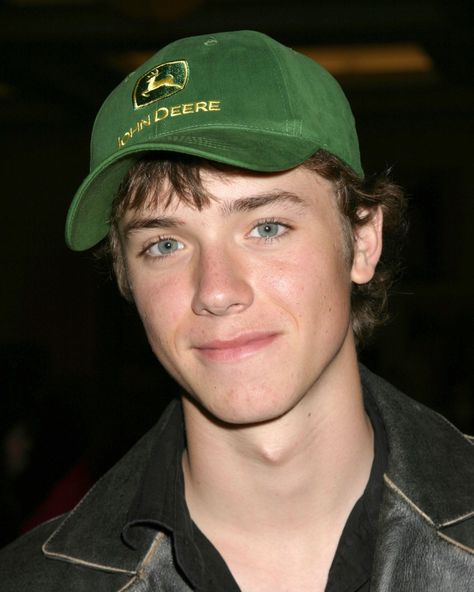 Jeremy Sumpter Peter Pan, Jeremy Sumpter, Hot Actors, Mode Inspo, Cute Celebrities, Pretty Men, Peter Pan, Serie Tv, Celebrity Crush