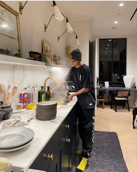 Kylie Jenner Kitchen, Kylie Jenner House, Jenner House, Kitchen Shelf Decor, Condo Kitchen, Cosy Spaces, Minimalist House Design, Parisian Apartment, Kitchen Design Decor