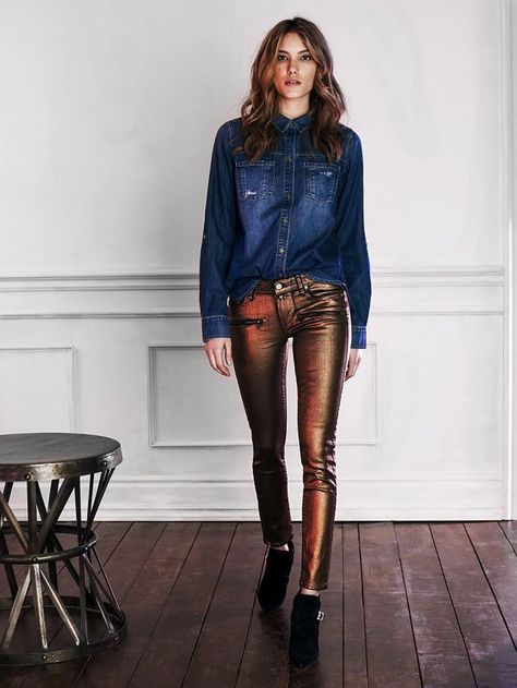 Party Jeans, Gold Jeans, Gender Fluid Fashion, Casual Party Outfit, Metallic Jeans, Metallic Pants, Premium Denim Jeans, New Years Outfit, Pant Trends