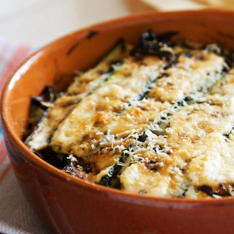 Zucchini Main Dish, Zucchini Parmigiana, Parmigiana Recipe, Recipes To Make For Dinner, Zucchini Parmesan, Eggplant Parmigiana, Steamed Potatoes, Parmesan Recipes, Parmesan Zucchini