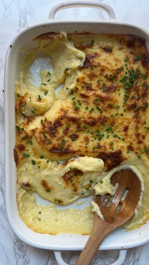 Gouda Smashed Potatoes, Smoked Gouda Mashed Potatoes, Smoked Gouda Potatoes, Gouda Mashed Potatoes Recipes, Gorgonzola Mashed Potatoes, Smoked Gouda Grit Cakes, Mashed Potatoes Appetizer, Best Thanksgiving Dishes, Gouda Potatoes