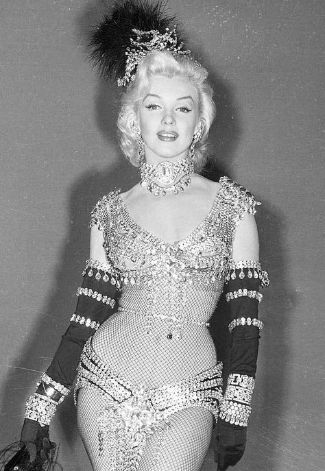 gatabella: Marilyn dans Gentlemen Prefer Blondes, Marilyn Monroe Photos, Norma Jean, Pink Gowns, Norma Jeane, Blonde Bombshell, Old Hollywood Glamour, Jolie Photo, Vintage Hollywood