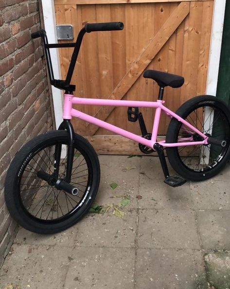 Pink Bmx Bike, Custom Bmx Bikes, Bmx Bikes Custom, Bmx Aesthetic, We The People Bmx, Bmx Girl, Bmx Cycles, Bicycle Paint Job, Vintage Bmx Bikes