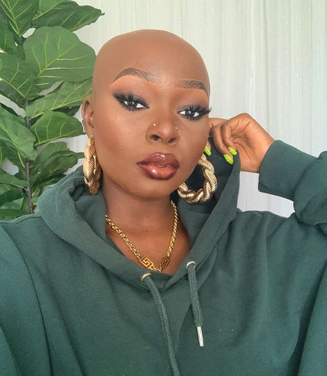 Shalom Blac’s Instagram photo: “That's that SPLA 💧  Brows - @benefitcosmetics browstyler  Lipgloss - @fenty Hot Chocolit  Lashes - @morphebrushes Lashes In A Box…” Eyeball Earrings, Bald Head Women, Mickey Earrings, Wire Hoop Earrings, Bling Earrings, Bald Women, White Pearl Earring, Sterling Silver Drop Earrings, Boho Green