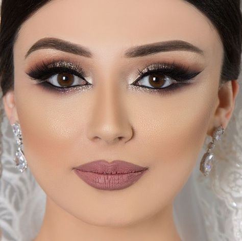 Smoky Bride Makeup, Wedding Makeup Looks For Hooded Eyes, Smoky Eyes For Brown Eyes, Heavy Makeup Look Wedding, Bridal Full Glam Makeup, Glam Bride Makeup Hooded Eyes, Brown Eye Bridal Makeup, Brown Smoky Makeup Looks, Winter Wedding Makeup For Brown Eyes