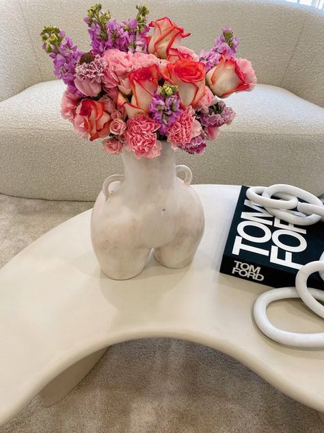 Anissa Kermiche, Handle Vase, Love Handles, Dream House Decor, Apartment Living, Flower Vases, Floral Arrangements, Flower Arrangements, Mood Board