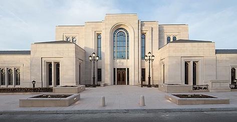 Classical Building, Modern Restaurant Design, Classic House Exterior, Classic Villa, Classic House Design, Neoclassical Architecture, Architectural House Plans, Lds Temple, Entrance Design