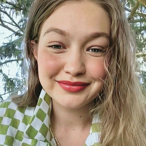 Chubby Cheeks Aesthetic, Round Cheeks, Big Cheeks, Ghibli Poster, Gigi Hadid Beauty, Taurus Sun, Classic Things, Gigi Hadid And Zayn, Gigi Hadid Looks