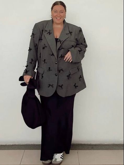 2024 Autumn Outfits Plus Size, Oversized Blazer Outfit Summer, Ootd Gemuk, Maxi Black Skirt, Curvy Style Outfits, Architecture Memes, Oversized Blazer Outfit, Chubby Girl Outfits, Oversized Plus Size