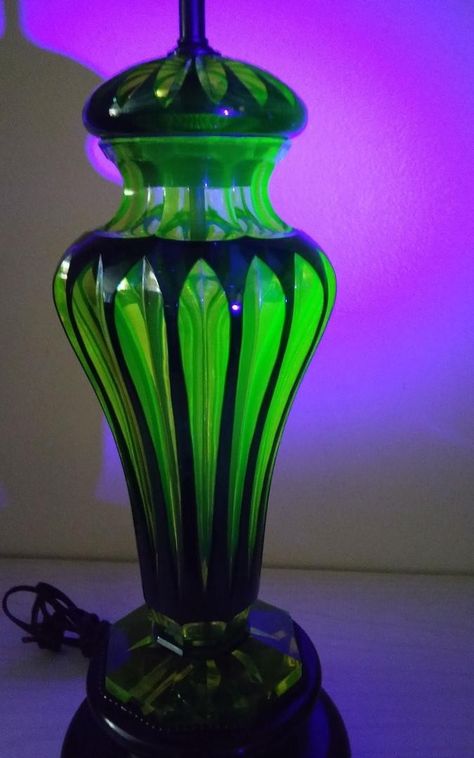 Colored Glassware, Art Deco Chandelier, Vaseline Glass, Antique Lamps, Art Deco Furniture, Fenton Glass, Art Glass Vase, Antique Glass, Glass Crystal