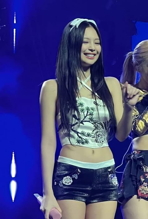 Jennie Straight Hair, Born Pink World Tour, Opera Gloves, Jennie Kim Blackpink, Born Pink, Belly Chain, Kim Jisoo, Blackpink Photos, Blackpink Fashion