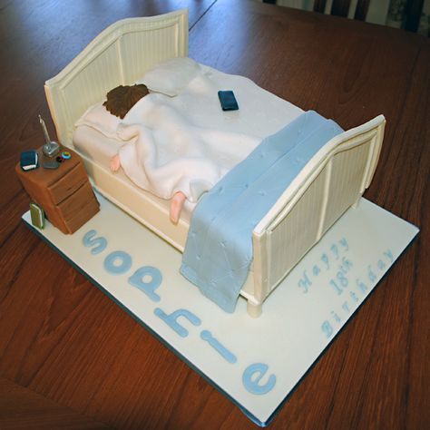 Bed Cake Bed Cakes Ideas, Cake Icing Techniques, Cricket Theme Cake, Pastel Gamer, Bed Cake, Gift Box Cakes, Teen Cakes, Realistic Cakes, Cake Wrecks