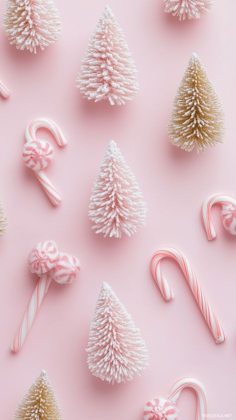 Pink And Red Xmas Decor, Pink And Gold Christmas Wallpaper, Pink Trees Christmas, Pink Candy Cane Wallpaper, Pink Christmas Tree Aesthetic, Gold Christmas Wallpaper, Light Pink Christmas, Pink Christmas Background, Pink Christmas Lights